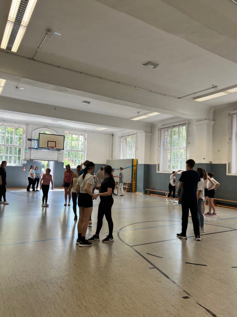 image25